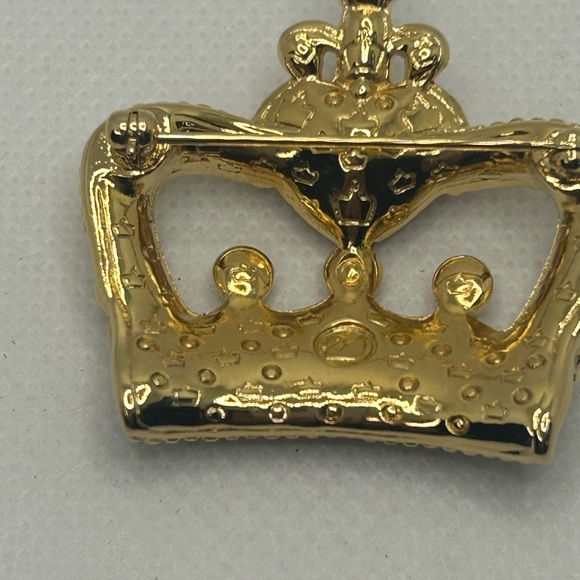 Swarovski Gold Plated Crown Pin Brooch with Bezel Set Crystals. NWT AND POUCH - Picture 6 of 10
